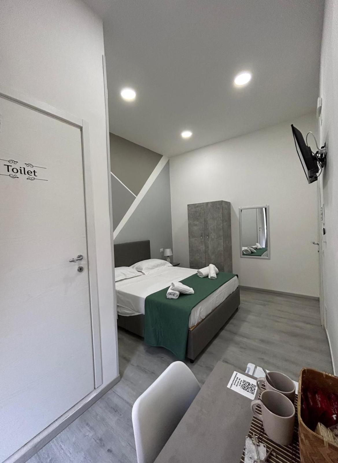 Garibaldi Guest House Napoli Bagian luar foto