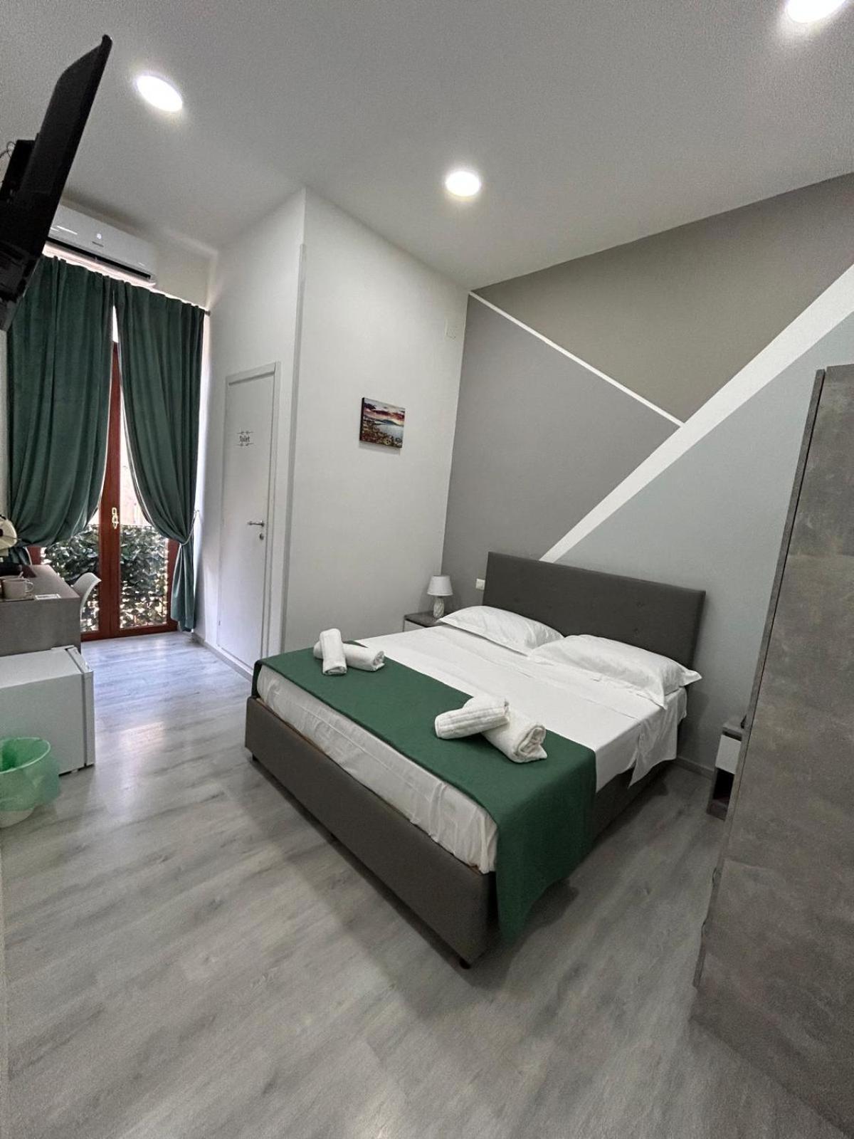 Garibaldi Guest House Napoli Bagian luar foto