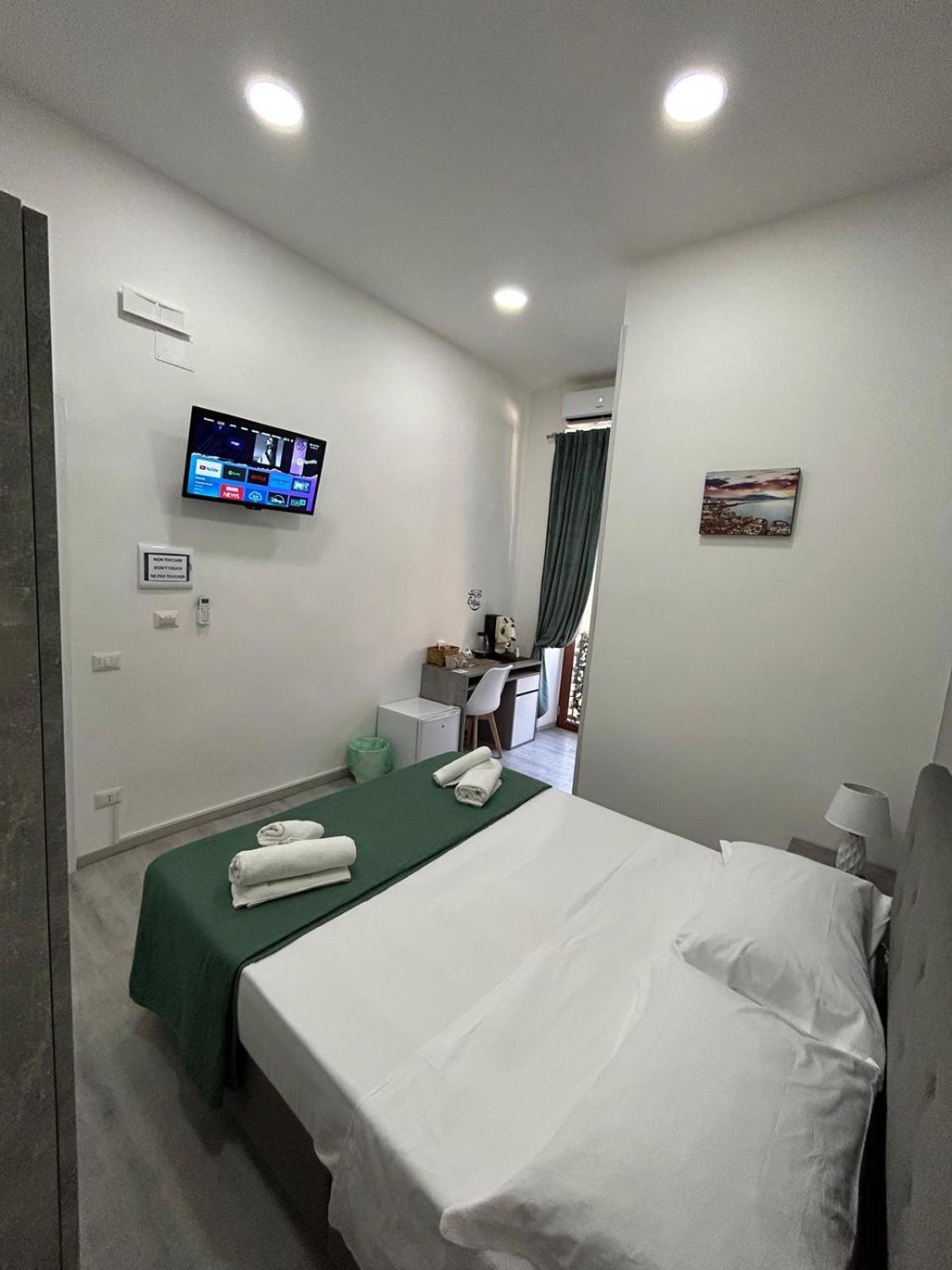 Garibaldi Guest House Napoli Bagian luar foto