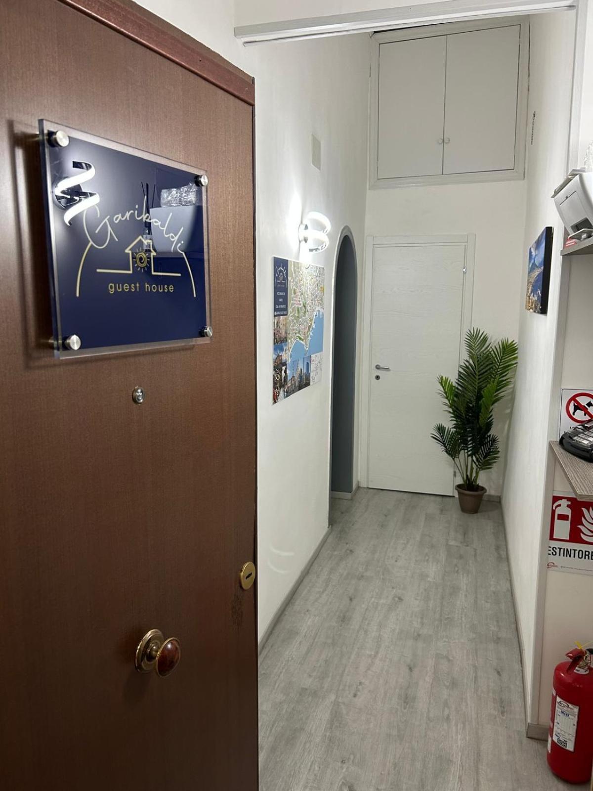 Garibaldi Guest House Napoli Bagian luar foto
