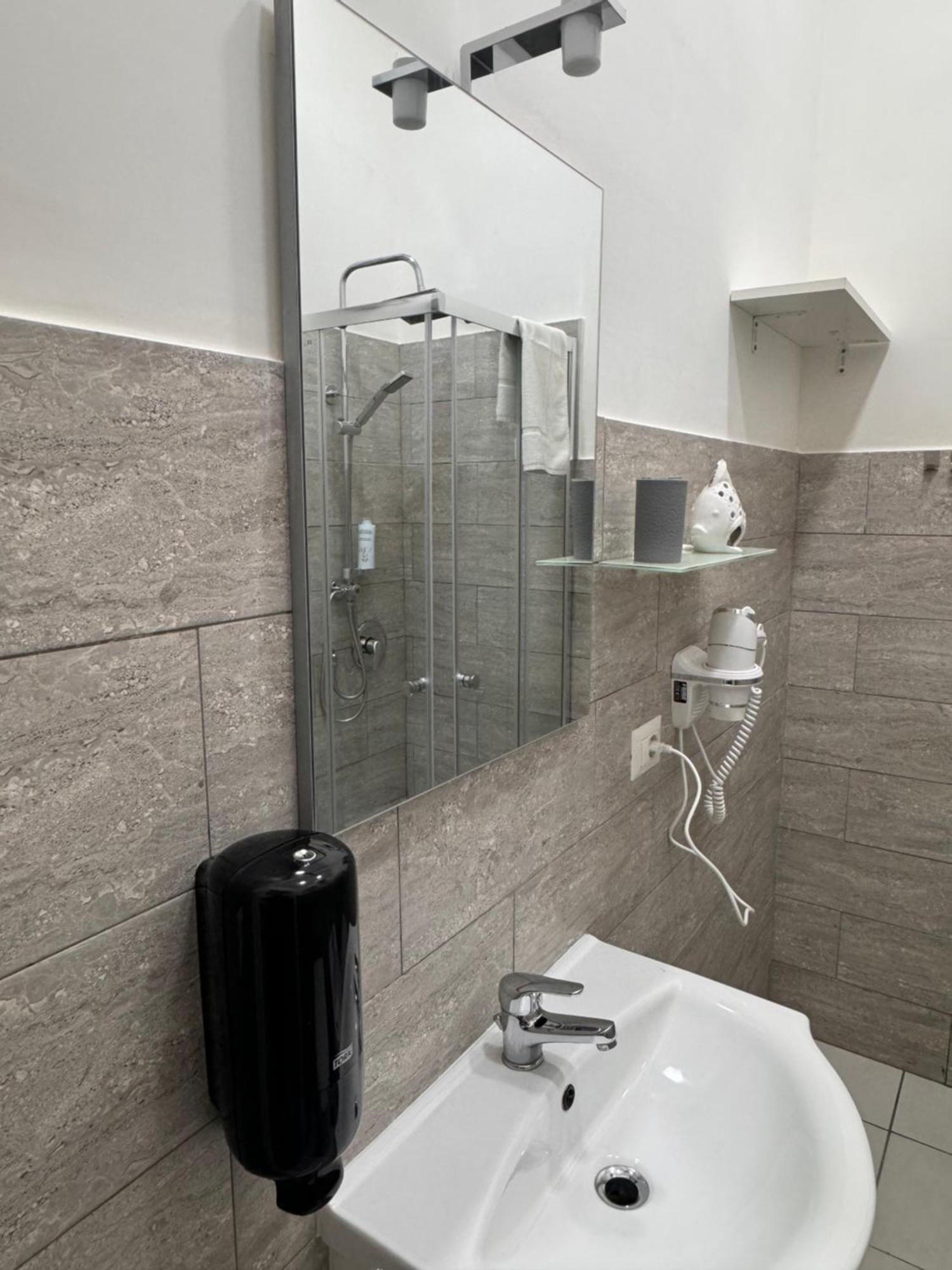 Garibaldi Guest House Napoli Bagian luar foto